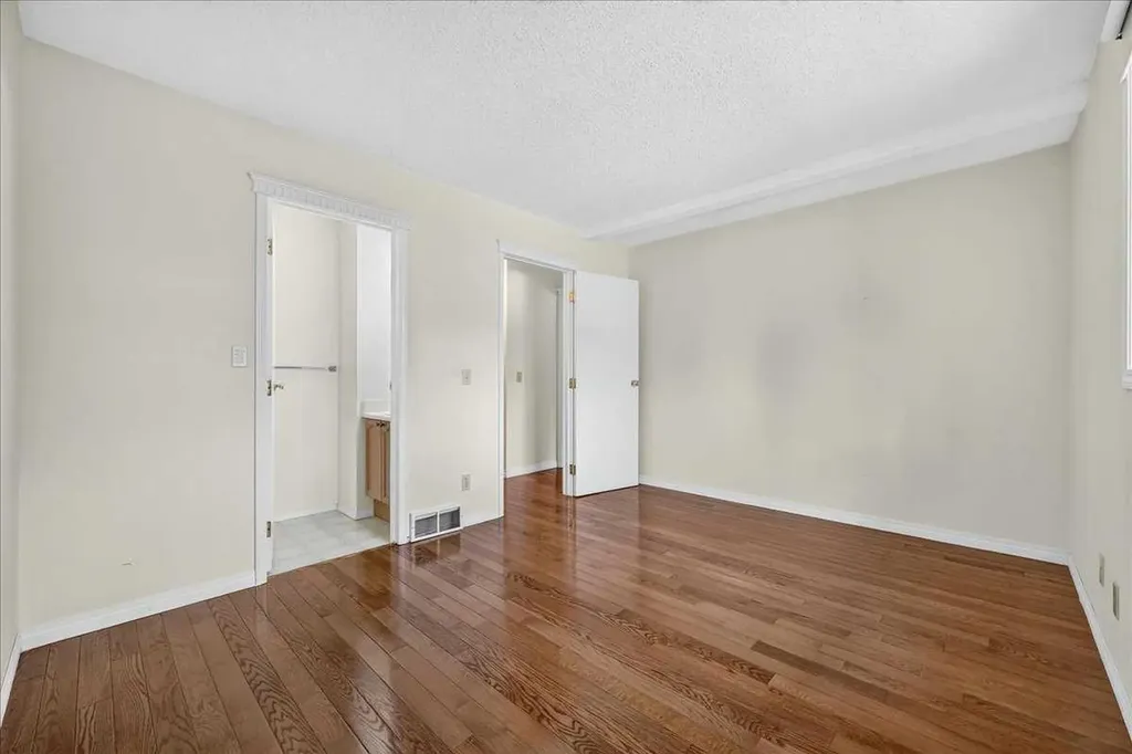 67 Rivercrest Circle SE Calgary AB T2C 4G4