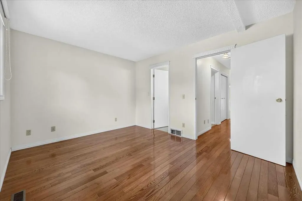 67 Rivercrest Circle SE Calgary AB T2C 4G4