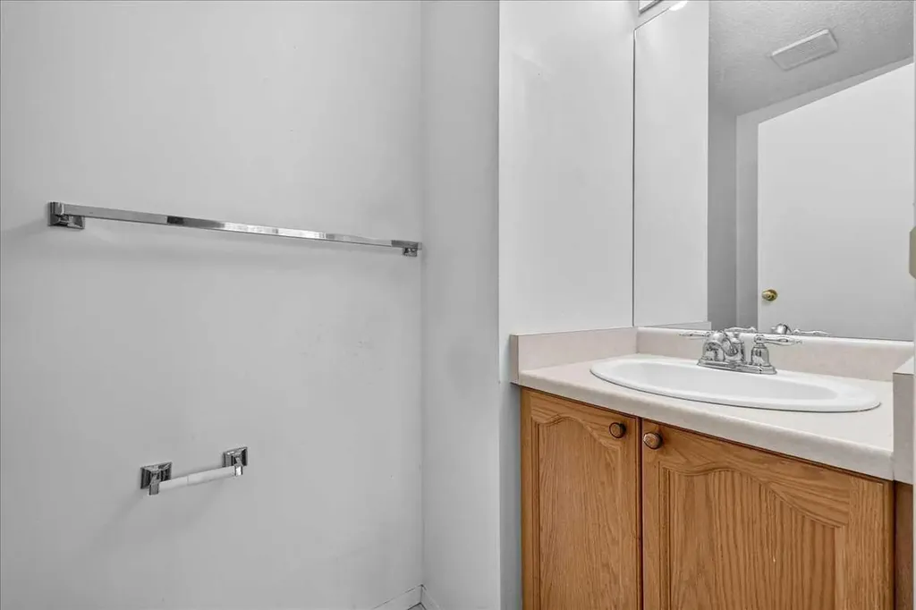 67 Rivercrest Circle SE Calgary AB T2C 4G4