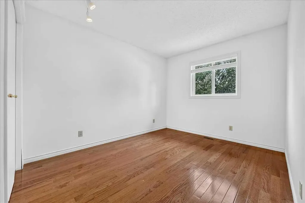 67 Rivercrest Circle SE Calgary AB T2C 4G4