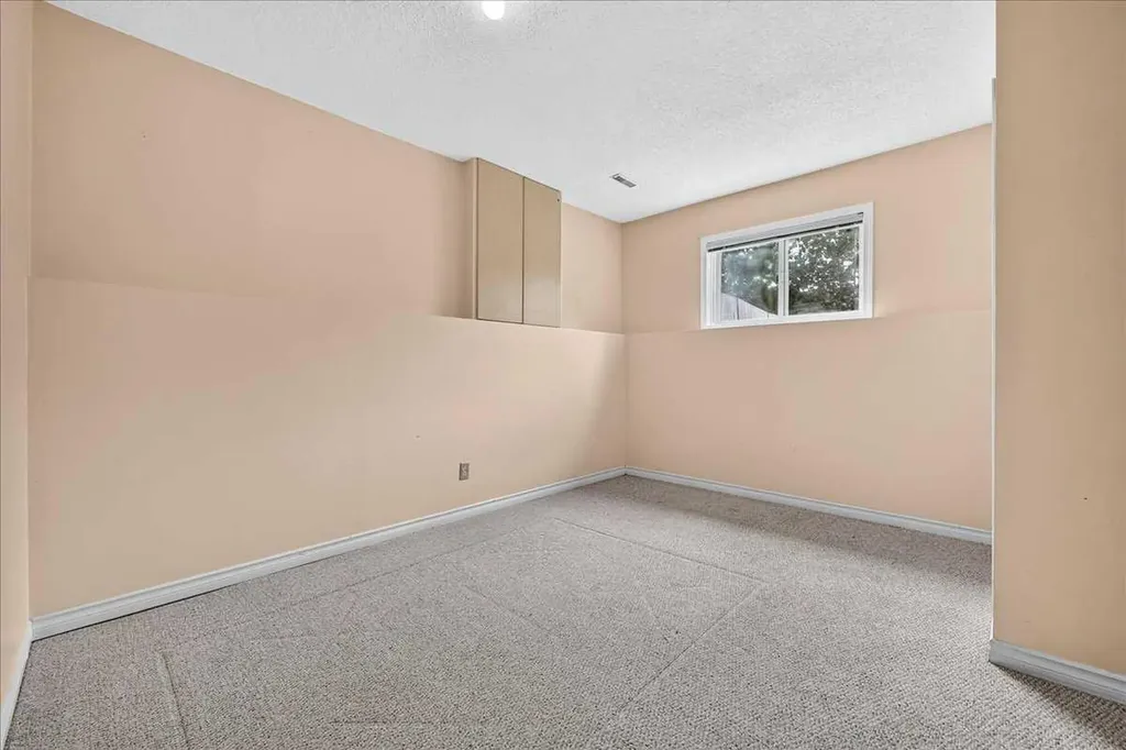 67 Rivercrest Circle SE Calgary AB T2C 4G4