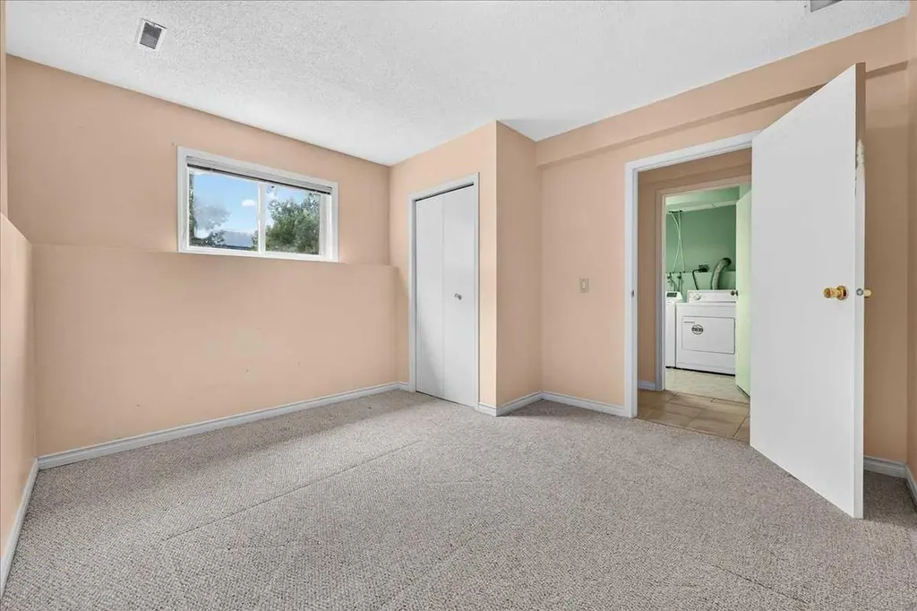 67 Rivercrest Circle SE Calgary AB T2C 4G4