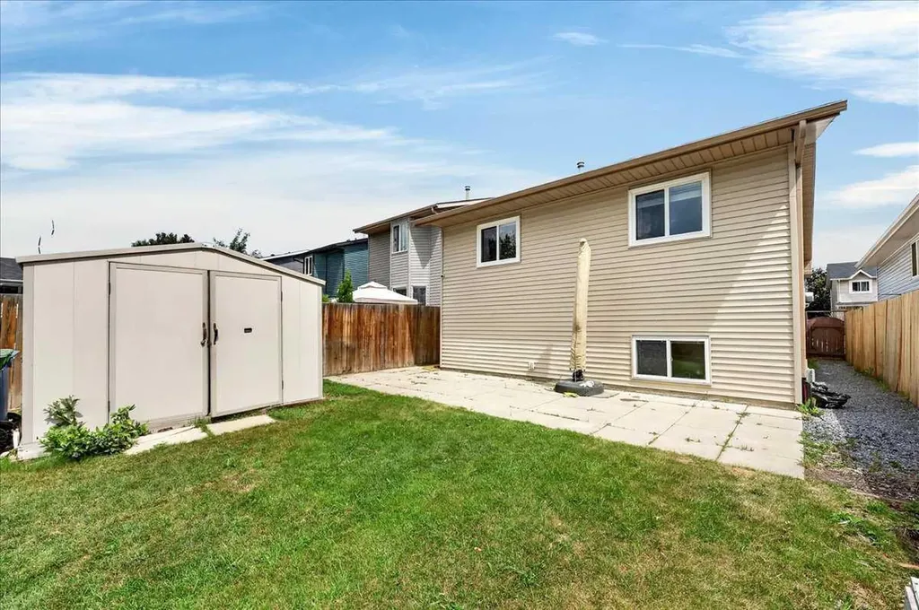 67 Rivercrest Circle SE Calgary AB T2C 4G4