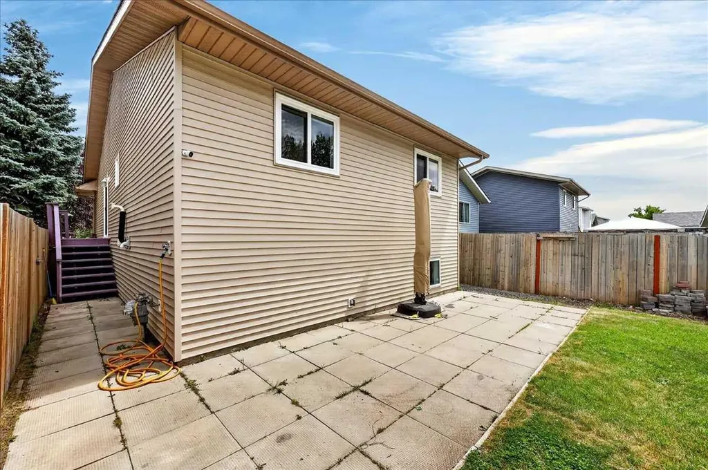 67 Rivercrest Circle SE Calgary AB T2C 4G4