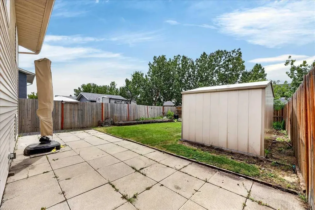 67 Rivercrest Circle SE Calgary AB T2C 4G4
