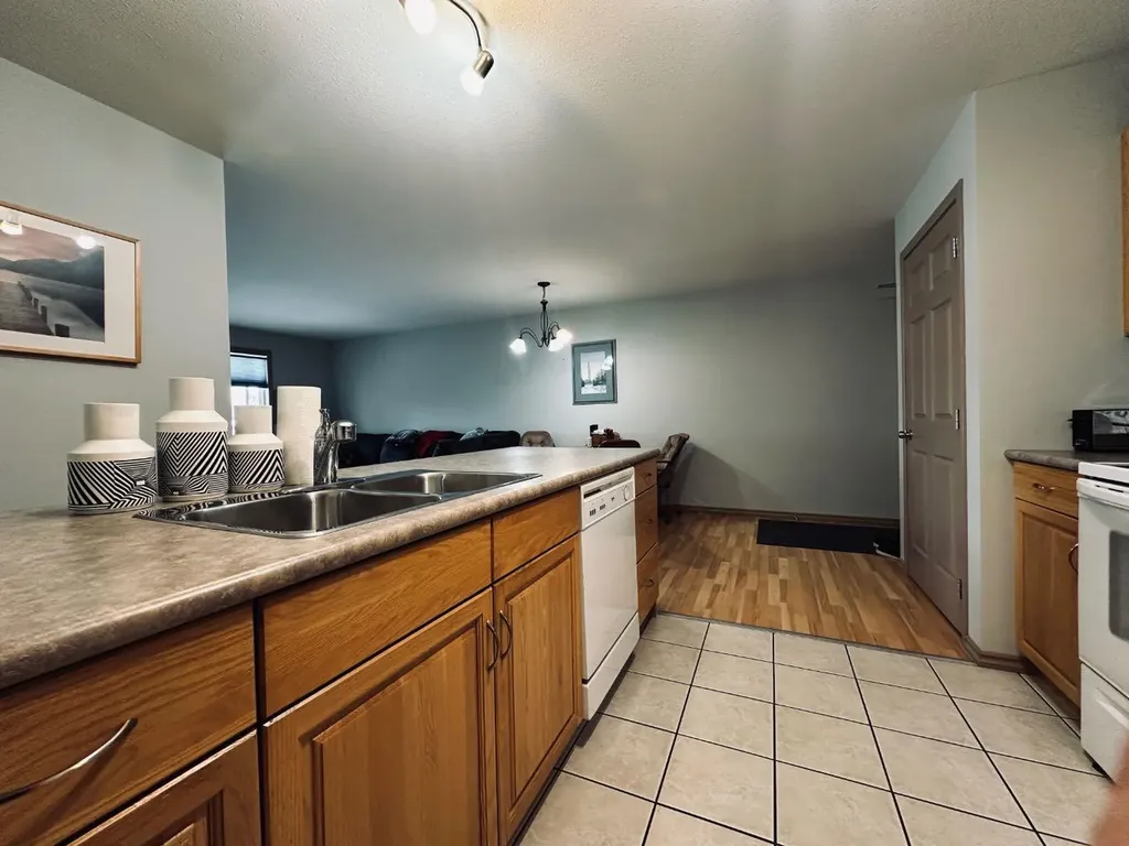 6608 42 Street Lloydminster AB T9V 3L1