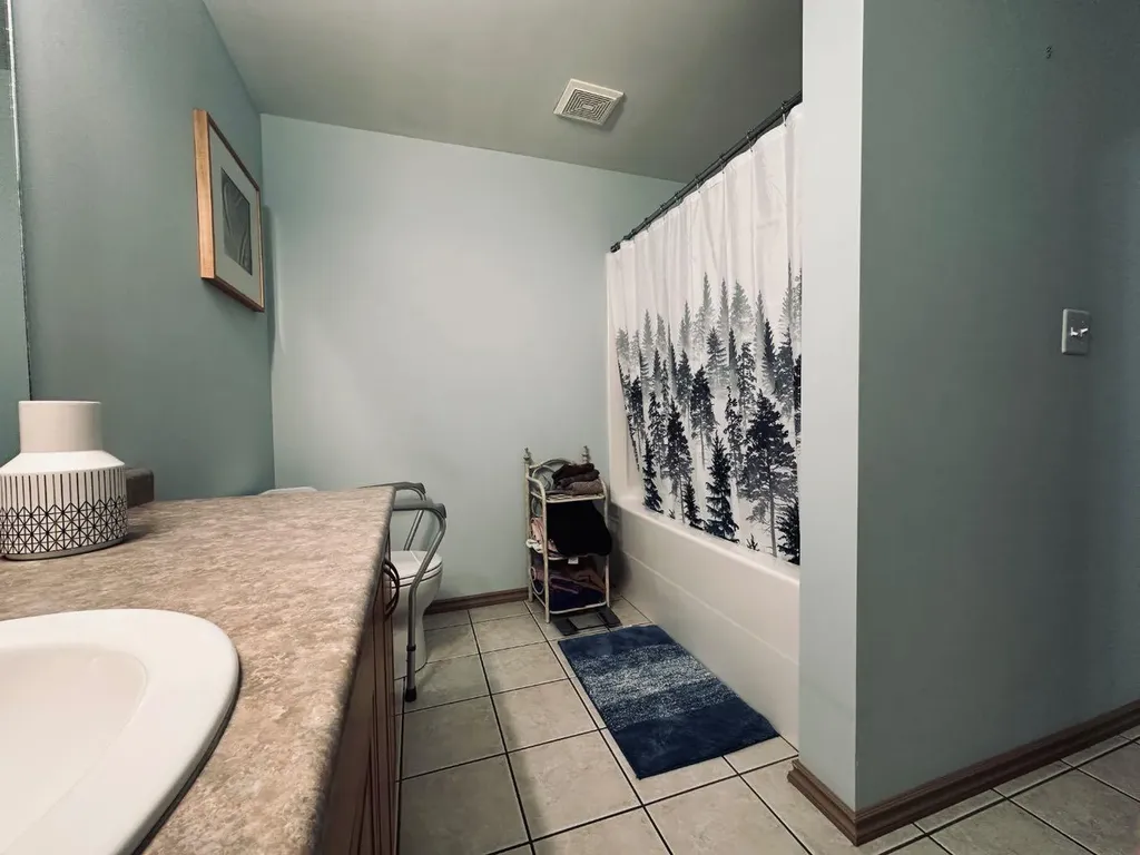 6608 42 Street Lloydminster AB T9V 3L1