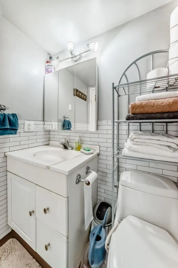 1712 38 Street SE Calgary AB T2X 3H3