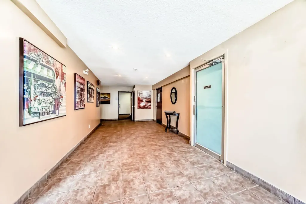 1712 38 Street SE Calgary AB T2X 3H3