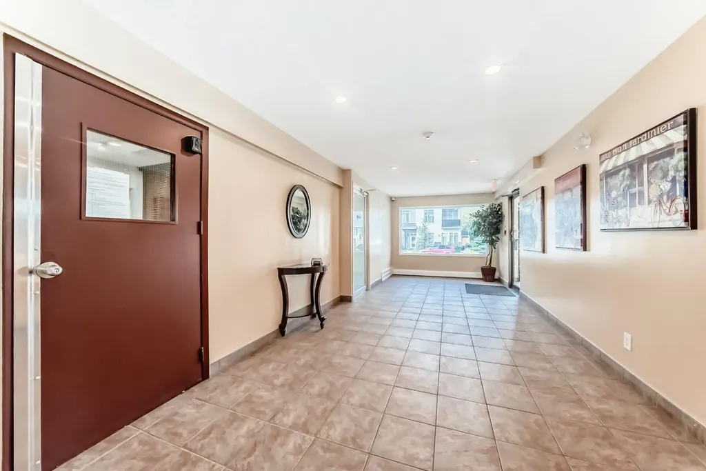 1712 38 Street SE Calgary AB T2X 3H3