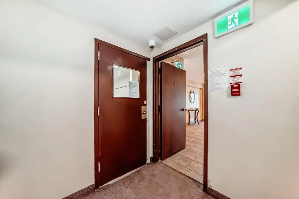 1712 38 Street SE Calgary AB T2X 3H3