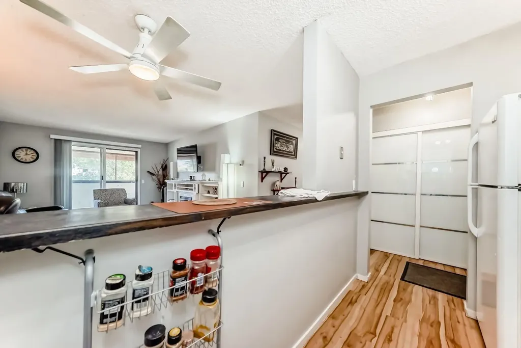 1712 38 Street SE Calgary AB T2X 3H3