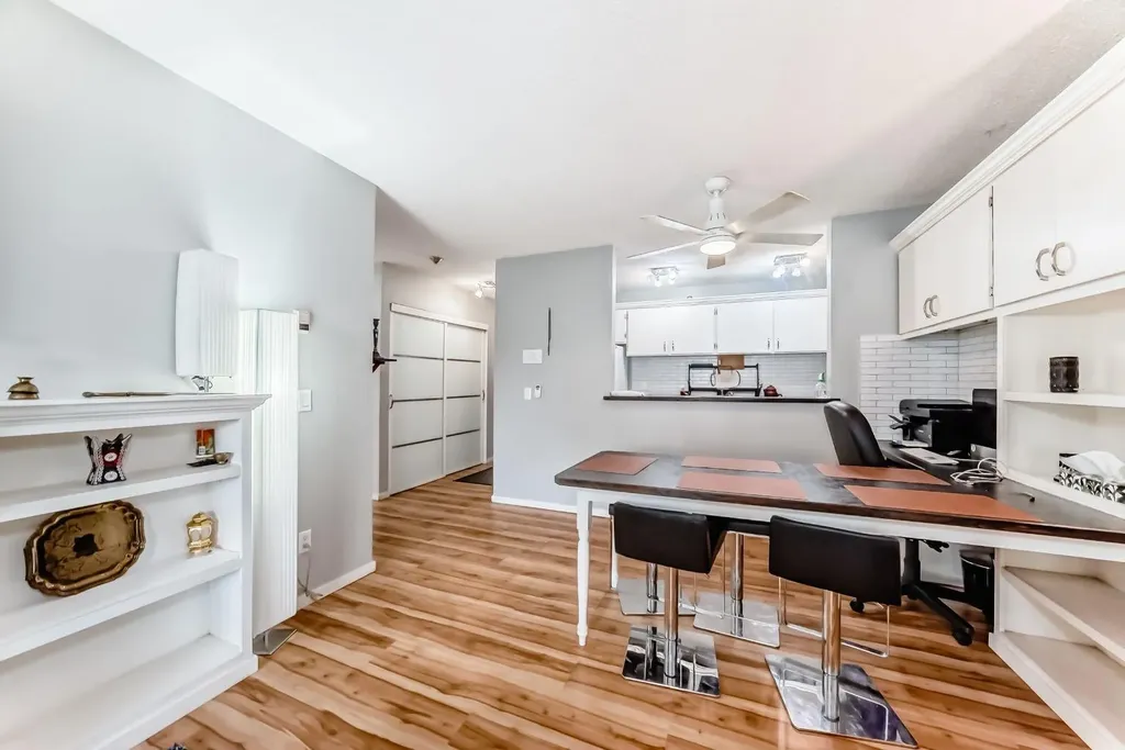 1712 38 Street SE Calgary AB T2X 3H3