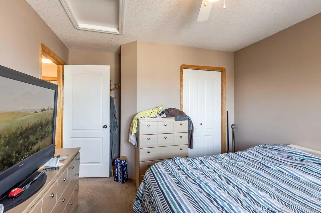 37 Northlands Crescent NE Medicine Hat AB T1C2A9