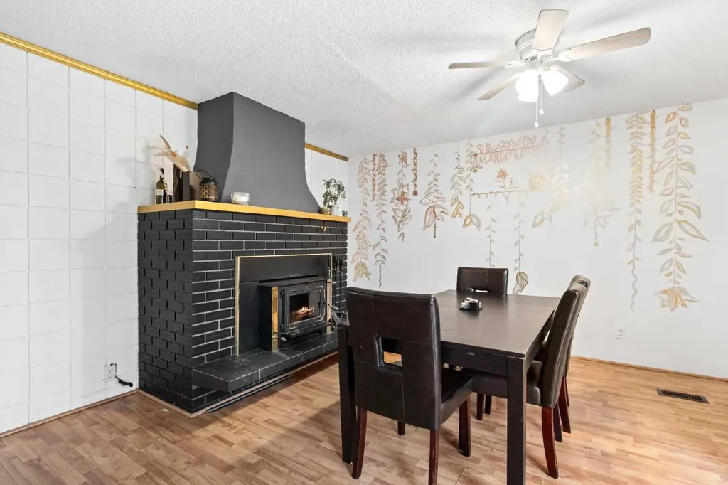 5224 50 Avenue Sylvan Lake AB T4S 1E7