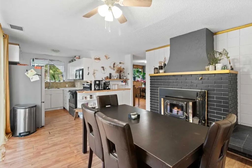 5224 50 Avenue Sylvan Lake AB T4S 1E7