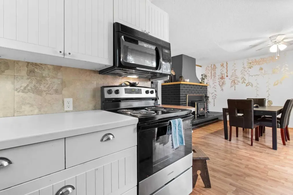 5224 50 Avenue Sylvan Lake AB T4S 1E7