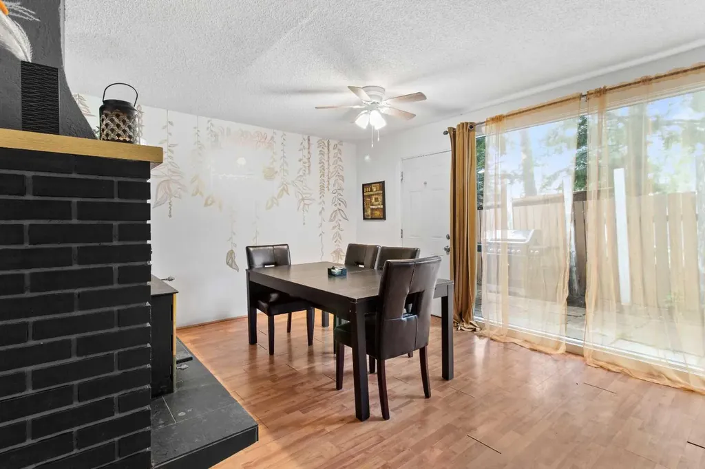 5224 50 Avenue Sylvan Lake AB T4S 1E7