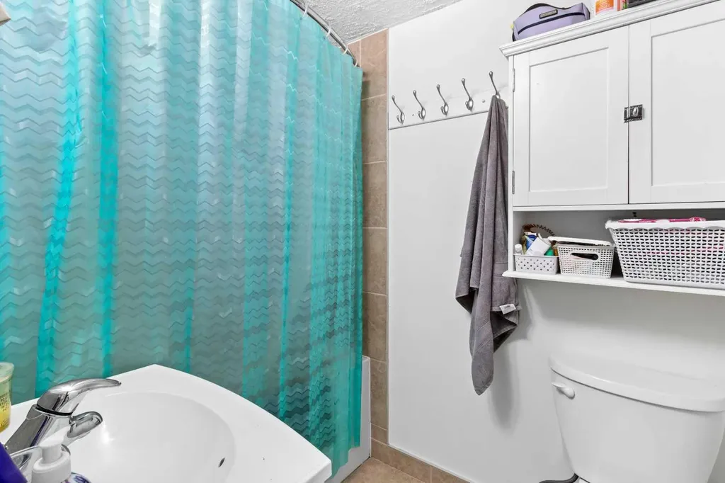 5224 50 Avenue Sylvan Lake AB T4S 1E7