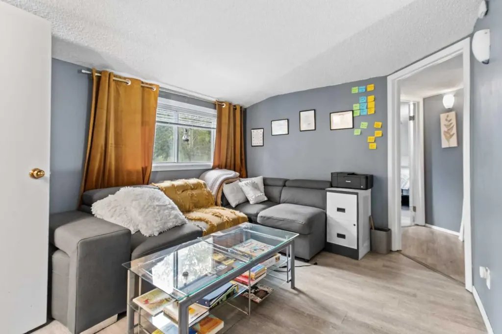 5224 50 Avenue Sylvan Lake AB T4S 1E7