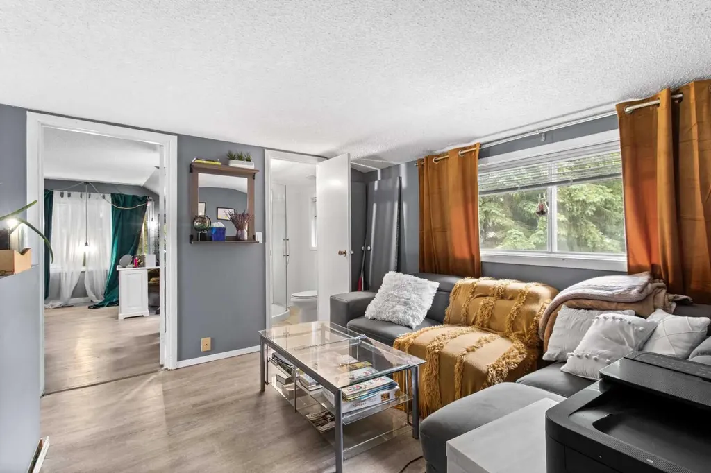 5224 50 Avenue Sylvan Lake AB T4S 1E7