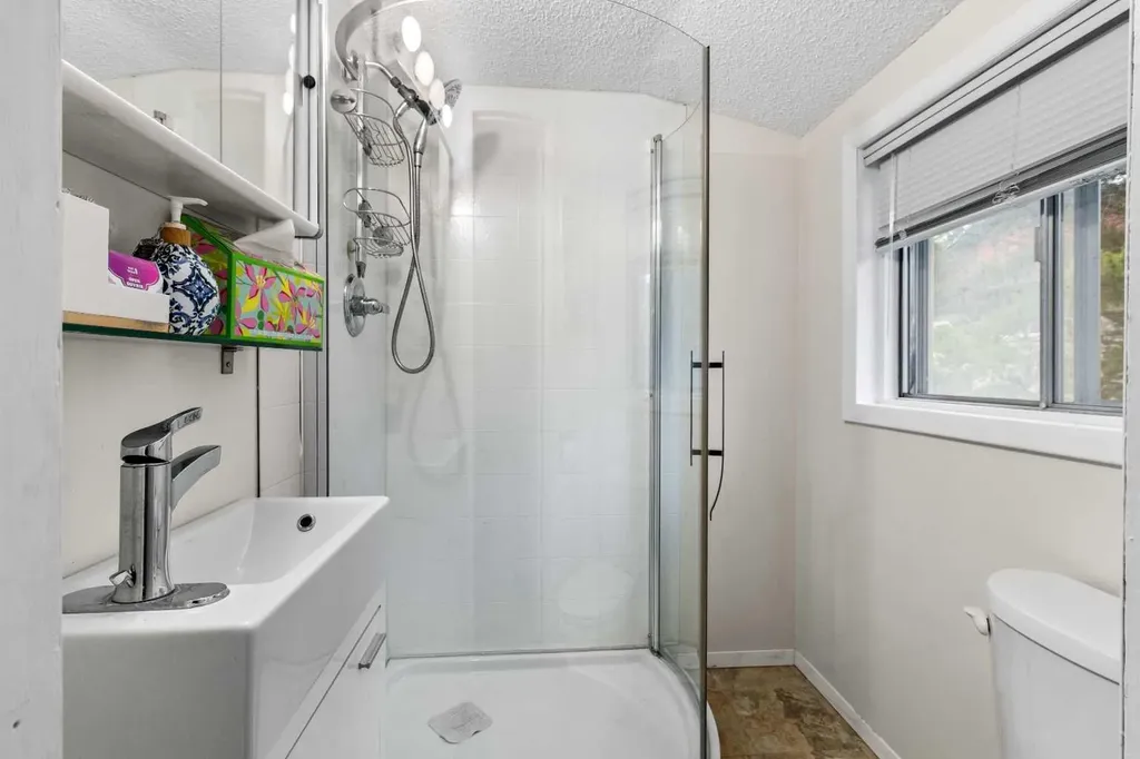 5224 50 Avenue Sylvan Lake AB T4S 1E7