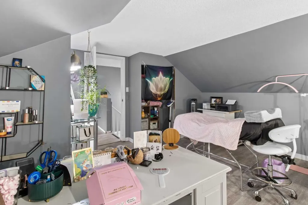 5224 50 Avenue Sylvan Lake AB T4S 1E7