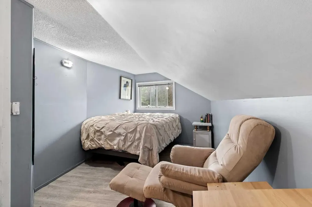 5224 50 Avenue Sylvan Lake AB T4S 1E7