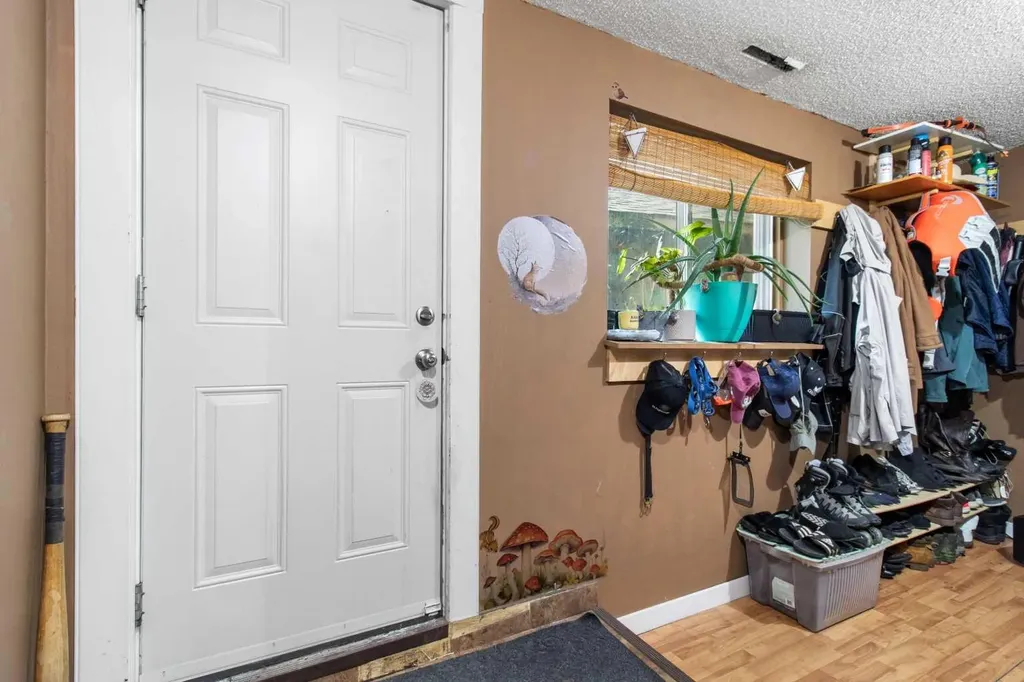 5224 50 Avenue Sylvan Lake AB T4S 1E7