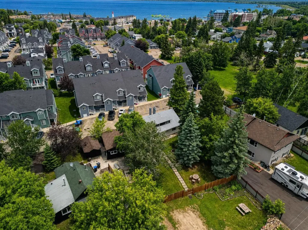 5224 50 Avenue Sylvan Lake AB T4S 1E7