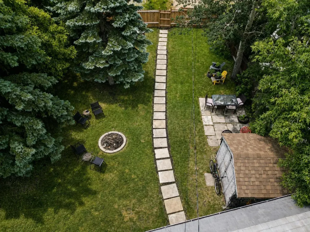 5224 50 Avenue Sylvan Lake AB T4S 1E7