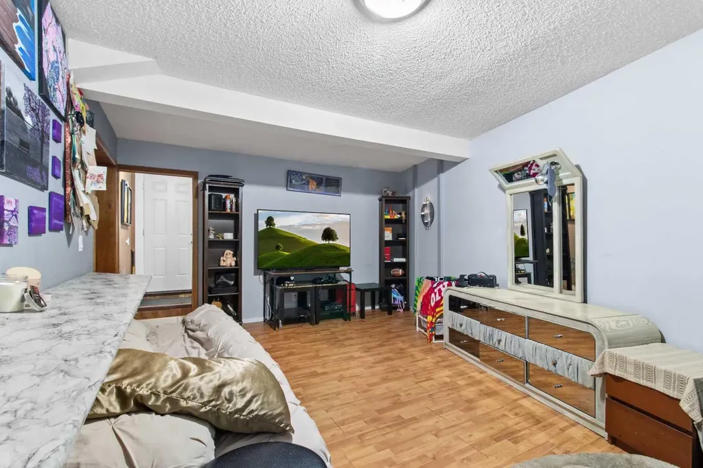 5224 50 Avenue Sylvan Lake AB T4S 1E7