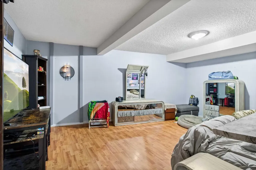 5224 50 Avenue Sylvan Lake AB T4S 1E7
