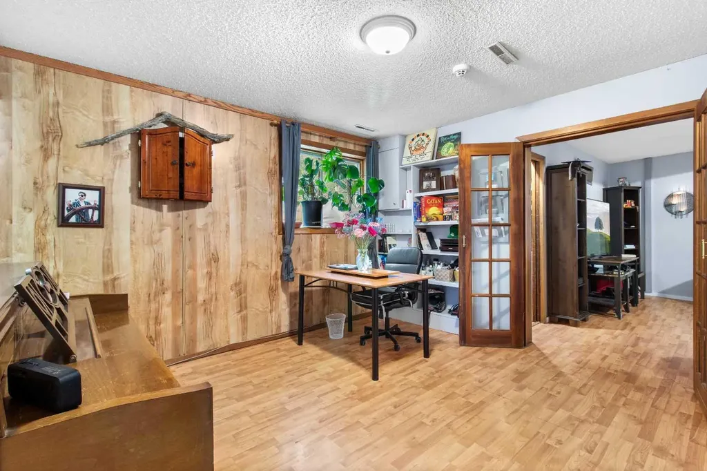 5224 50 Avenue Sylvan Lake AB T4S 1E7