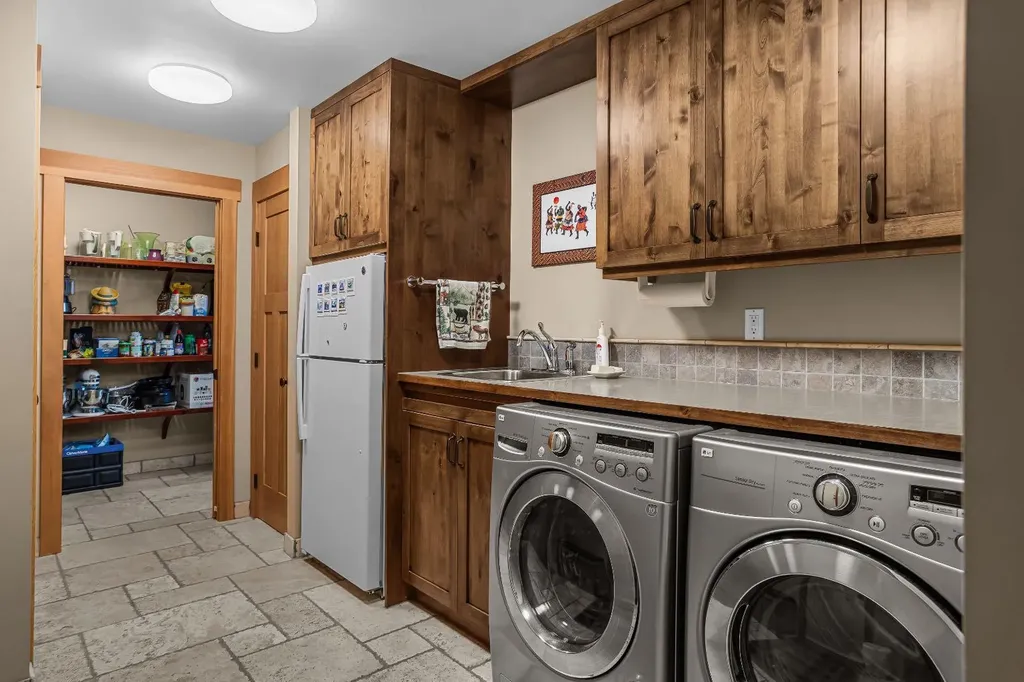 215 Benchlands Terrace Canmore AB T1W 1G1