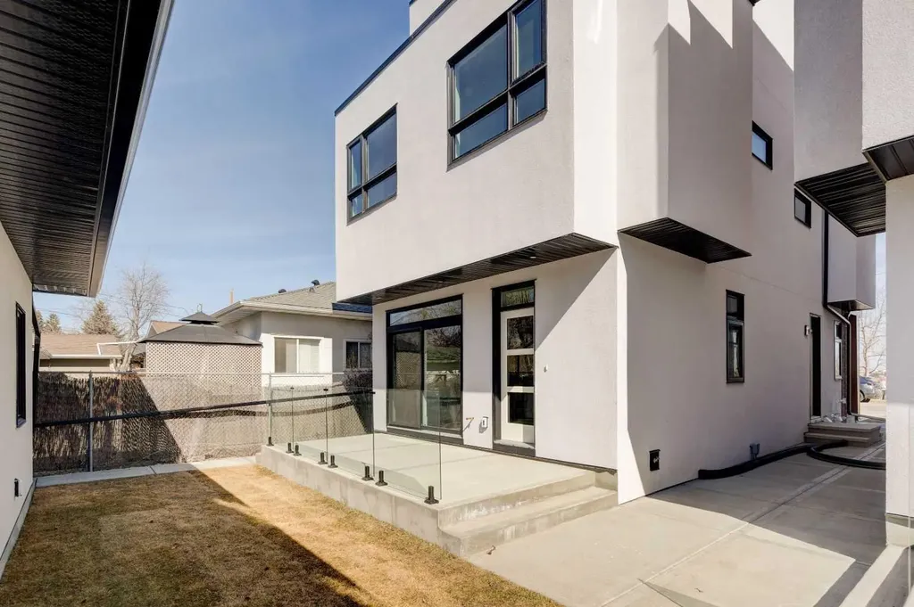 39B Moncton Road NE Calgary AB T2E 5P9