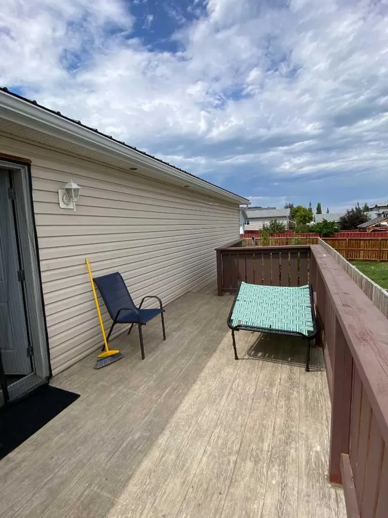 1708 2 Avenue E Brooks AB T1R1K3