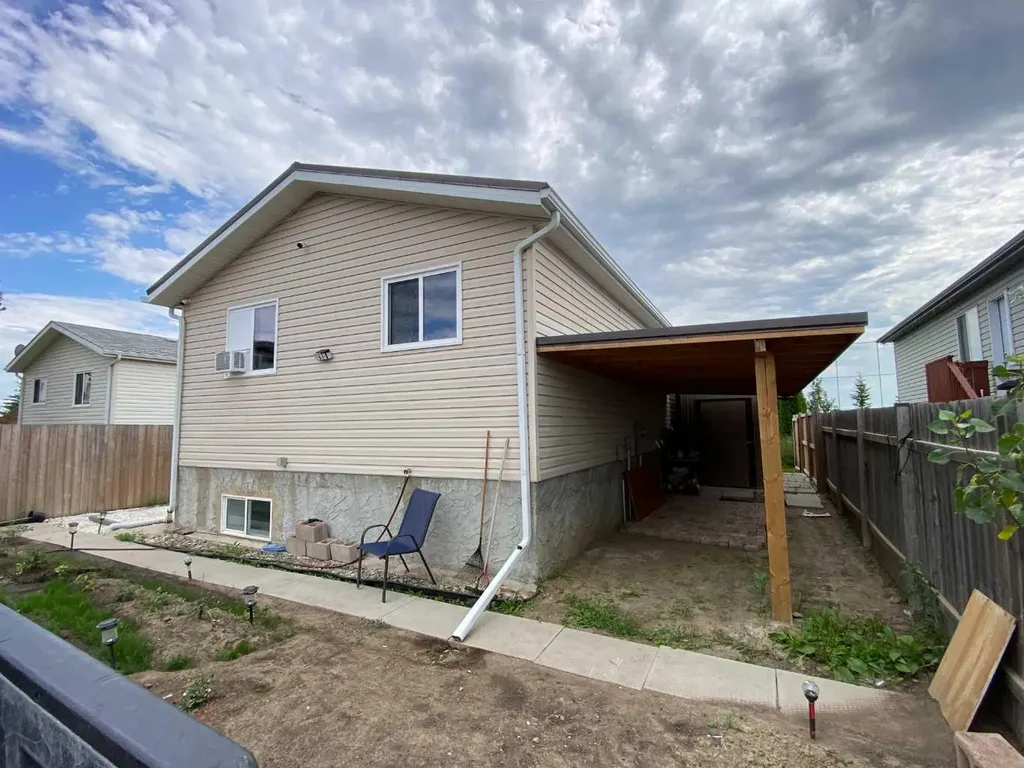 1708 2 Avenue E Brooks AB T1R1K3