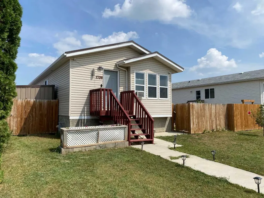 1708 2 Avenue E Brooks AB T1R1K3