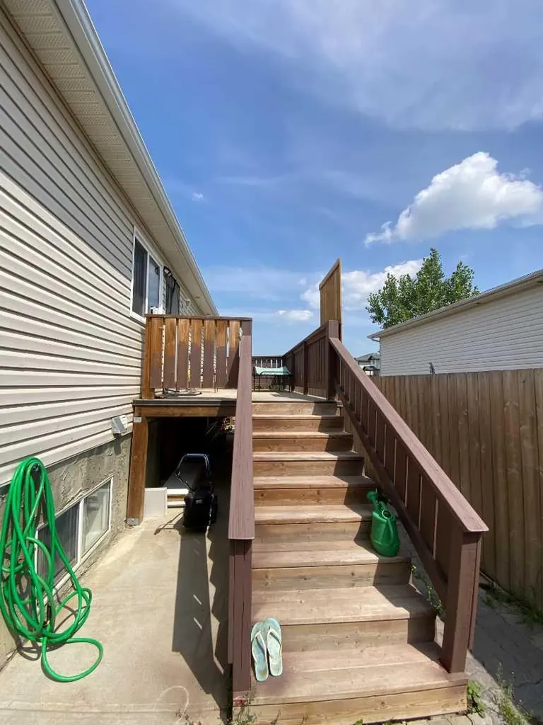 1708 2 Avenue E Brooks AB T1R1K3