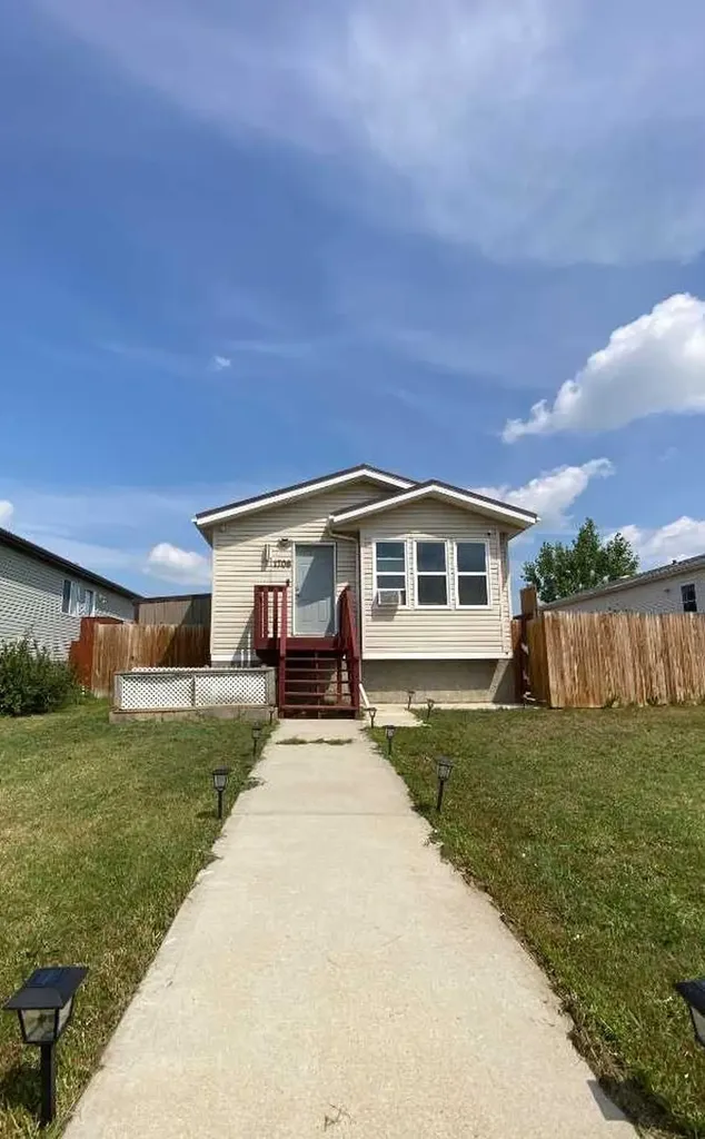1708 2 Avenue E Brooks AB T1R1K3