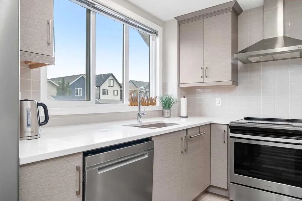 374 Magnolia Square SE Calgary AB T3M 2W4