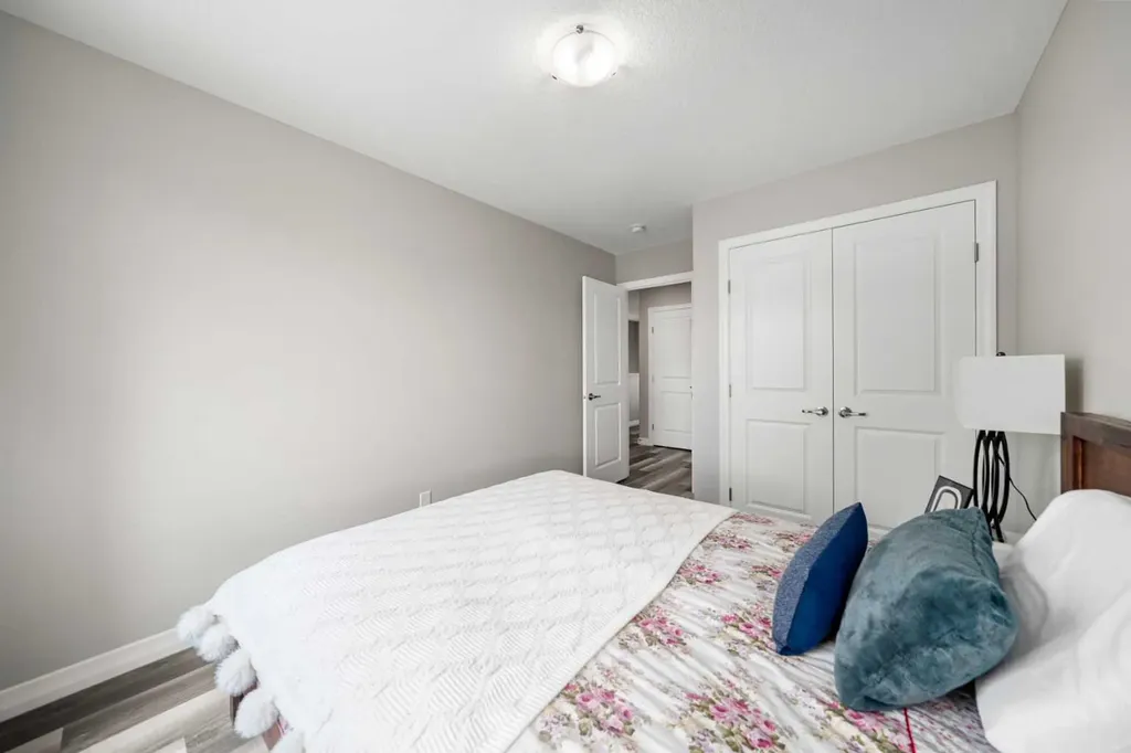374 Magnolia Square SE Calgary AB T3M 2W4