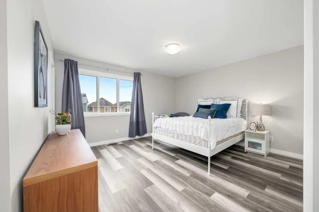 374 Magnolia Square SE Calgary AB T3M 2W4