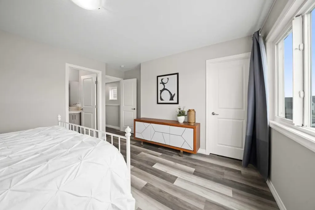 374 Magnolia Square SE Calgary AB T3M 2W4