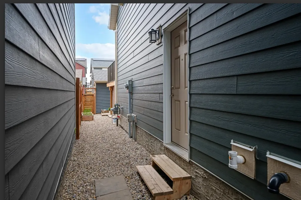 374 Magnolia Square SE Calgary AB T3M 2W4