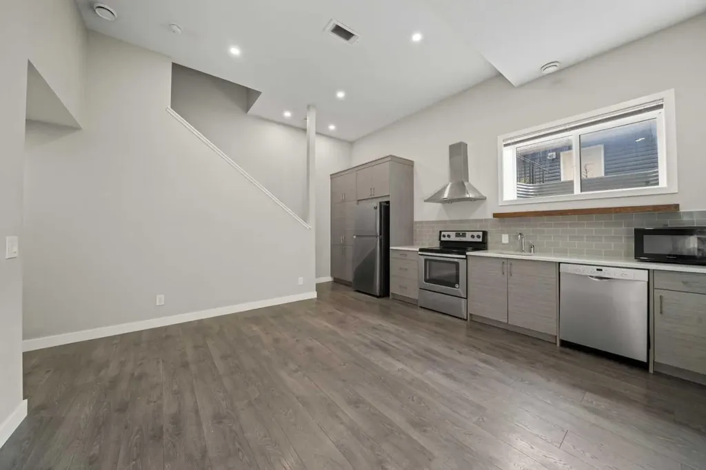 374 Magnolia Square SE Calgary AB T3M 2W4
