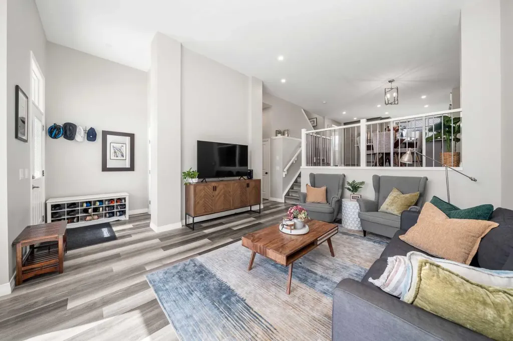 374 Magnolia Square SE Calgary AB T3M 2W4