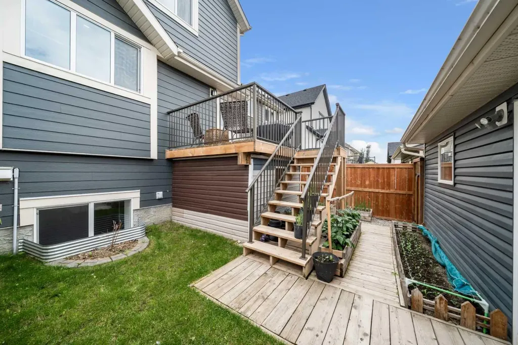 374 Magnolia Square SE Calgary AB T3M 2W4
