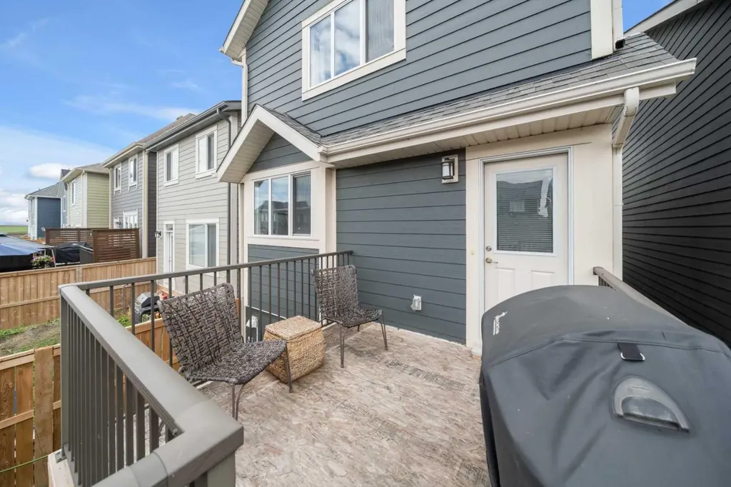 374 Magnolia Square SE Calgary AB T3M 2W4